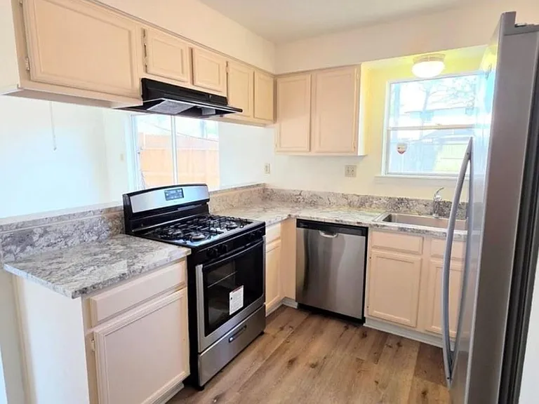 24022 Spring Briar Ln — Photo 6