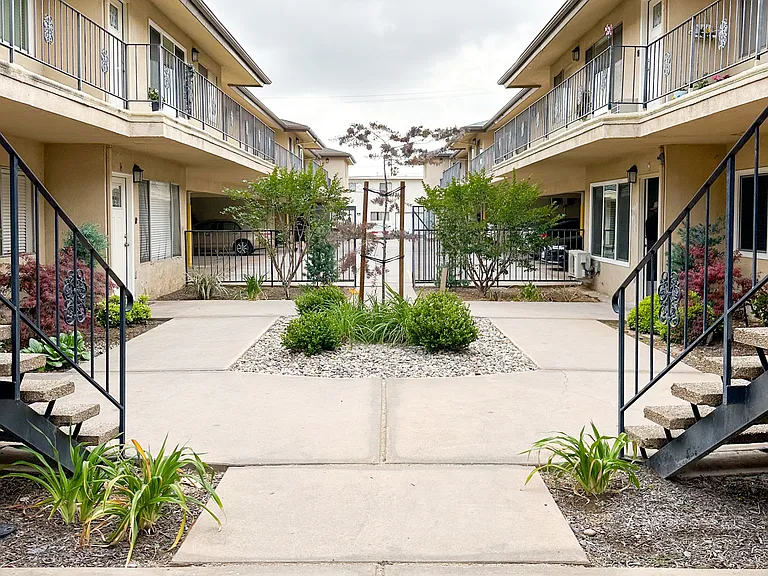 925 Edith Ave #B — Photo 19
