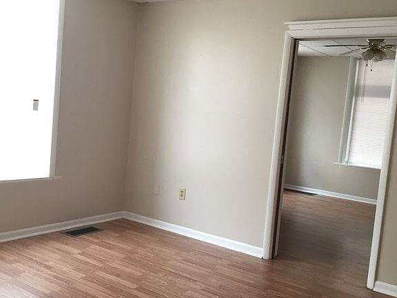 5th image of 836 Dewey Ave