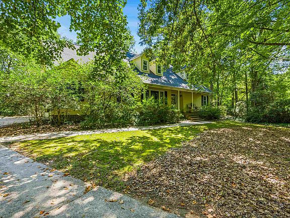 3rd image of 302 Rosebay Dr
