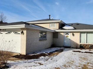 8848 W 98th St, Palos Hills, IL