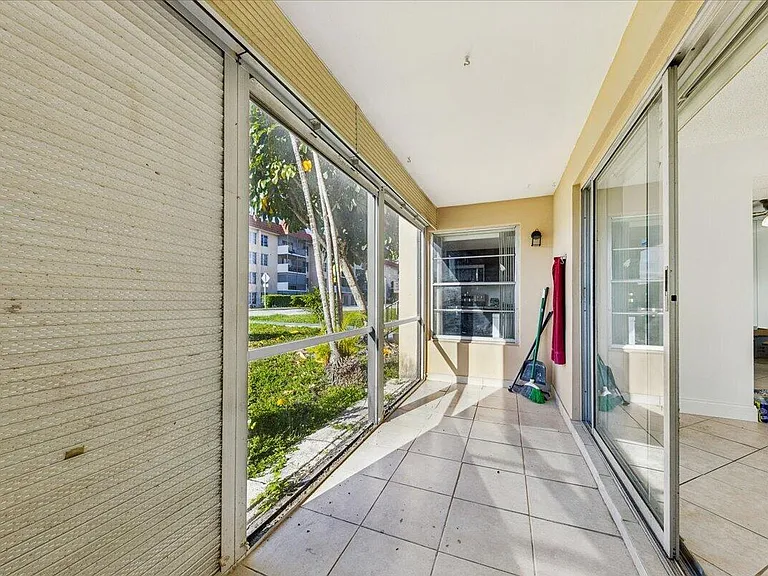 4156 Inverrary Dr — Photo 15