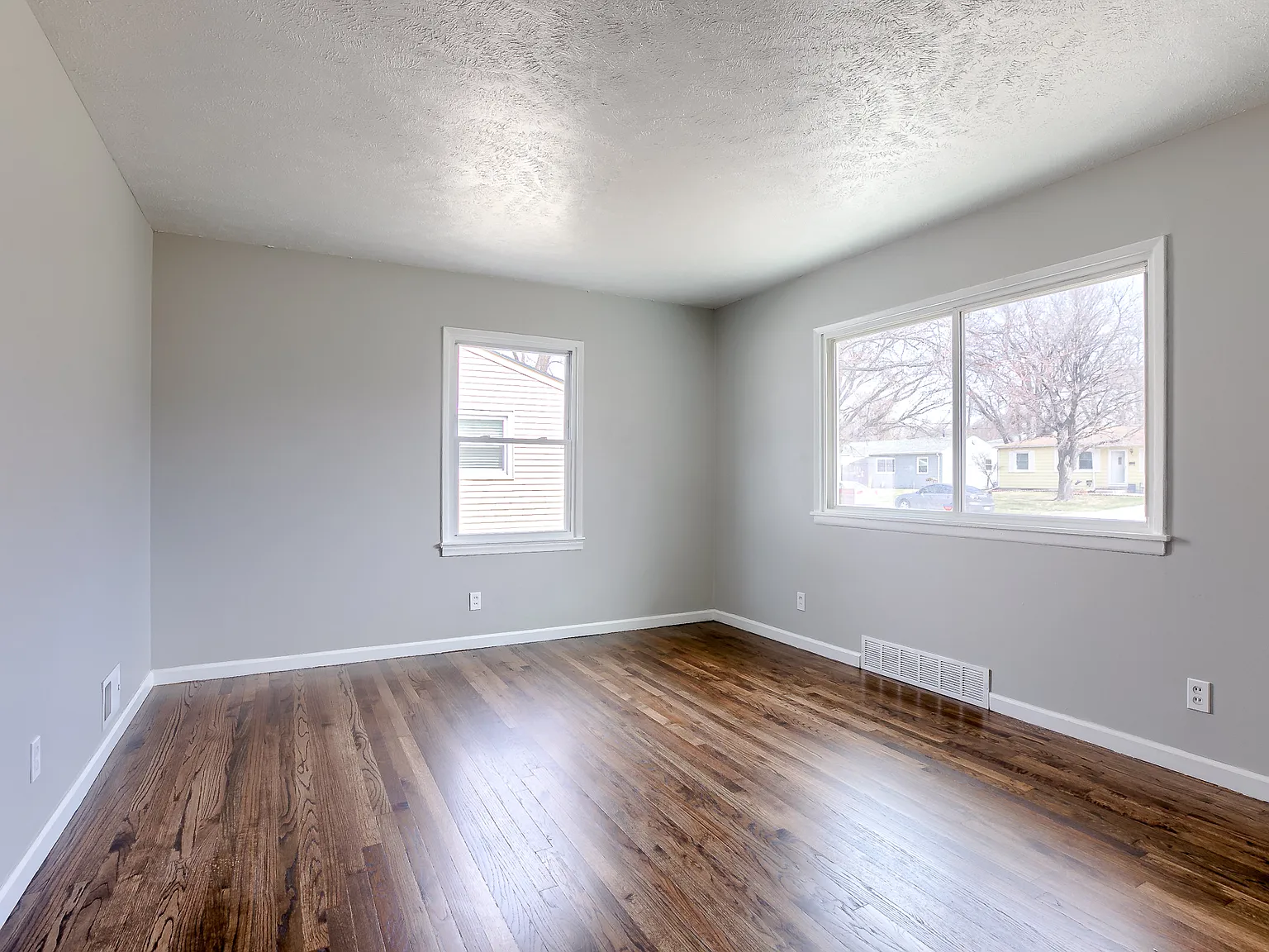 3 bed, 1050 sqft, $1,700 — Photo 4