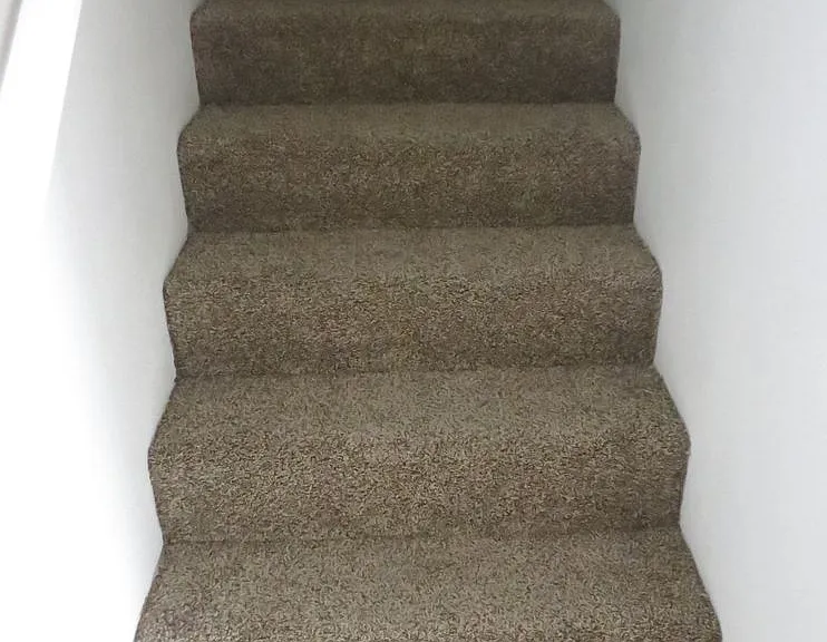 130 Curry Dr — Photo 2
