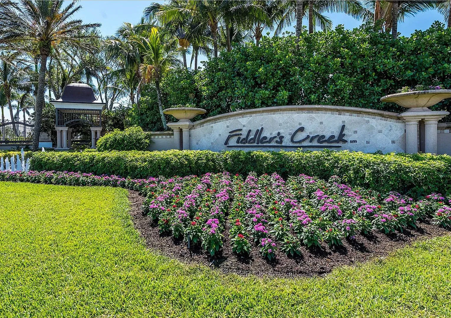** Luxury Furnished 2 bedrooms plus a den with Queen Bed\2 bath Private Pool Home in Fiddler's Cr... — Photo 3