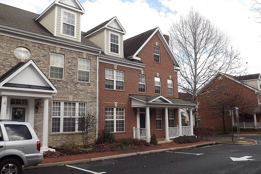 2nd image of 780 Monument Ave