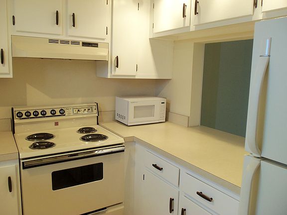 4th image of 890 N Federal Hwy APT 406