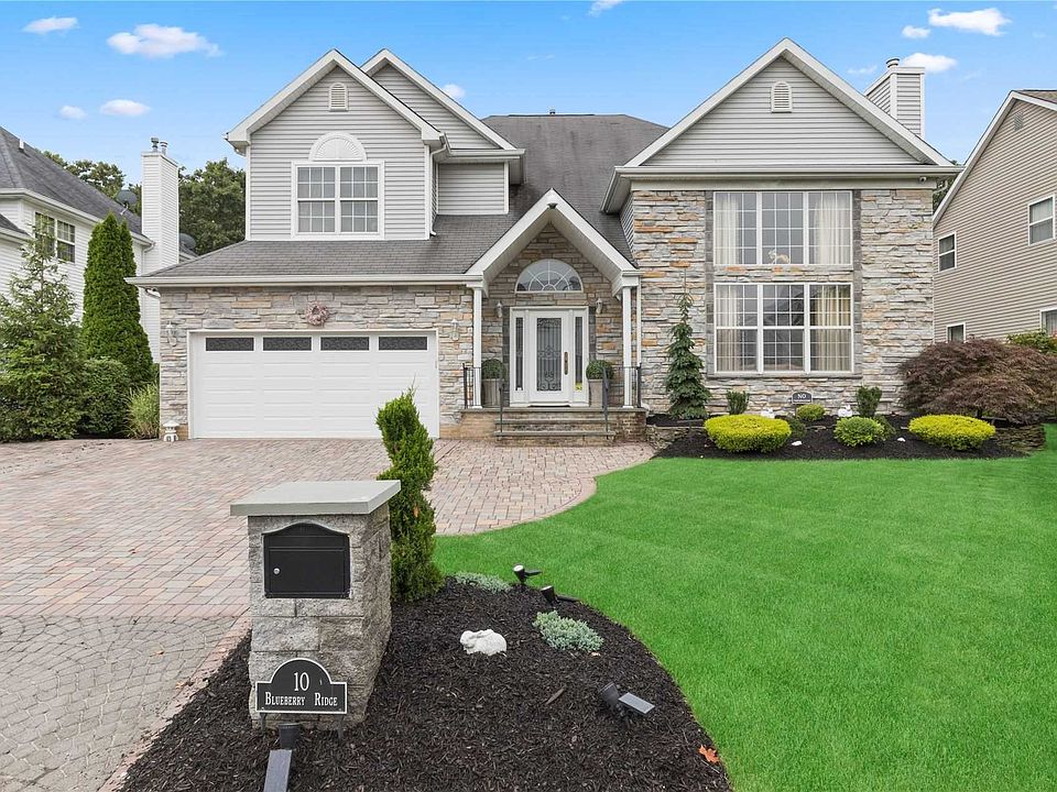 10 Blueberry Ridge Dr, Holtsville, NY 11742 Zillow