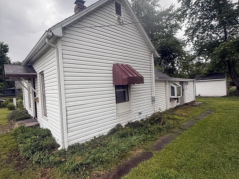 533 Higgins St — Photo 10