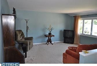 3rd image of 117 Knox Blvd