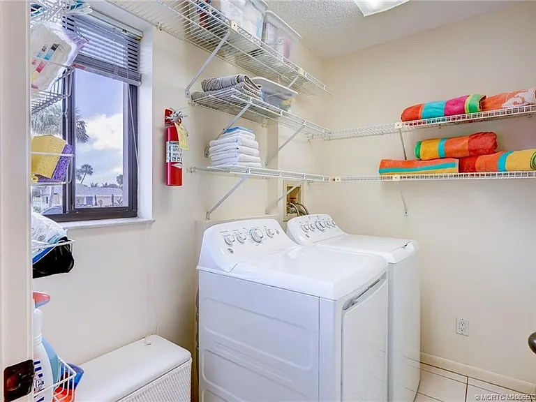 5593 NE Gulfstream Way — Photo 33
