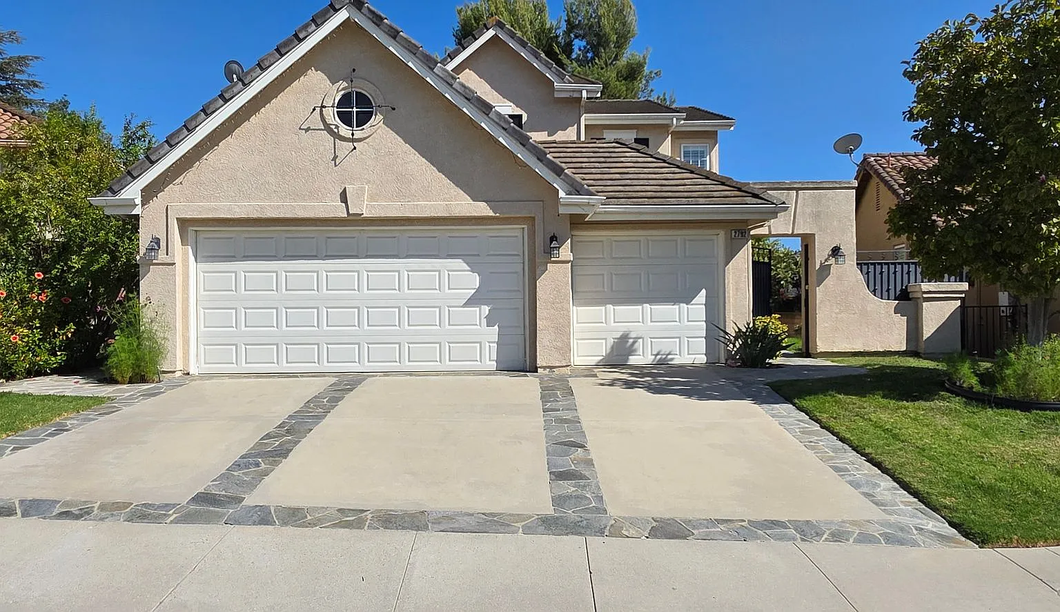 Thousand Oaks Meadow Wood Home. Wood Flooring (No Carpet). Near Lang Ranch Elementary — Photo 1