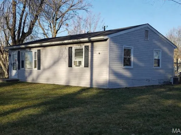 121 E Pershing St, Troy, MO 63379