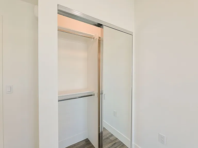 4000 W Mont Clair St — Photo 5