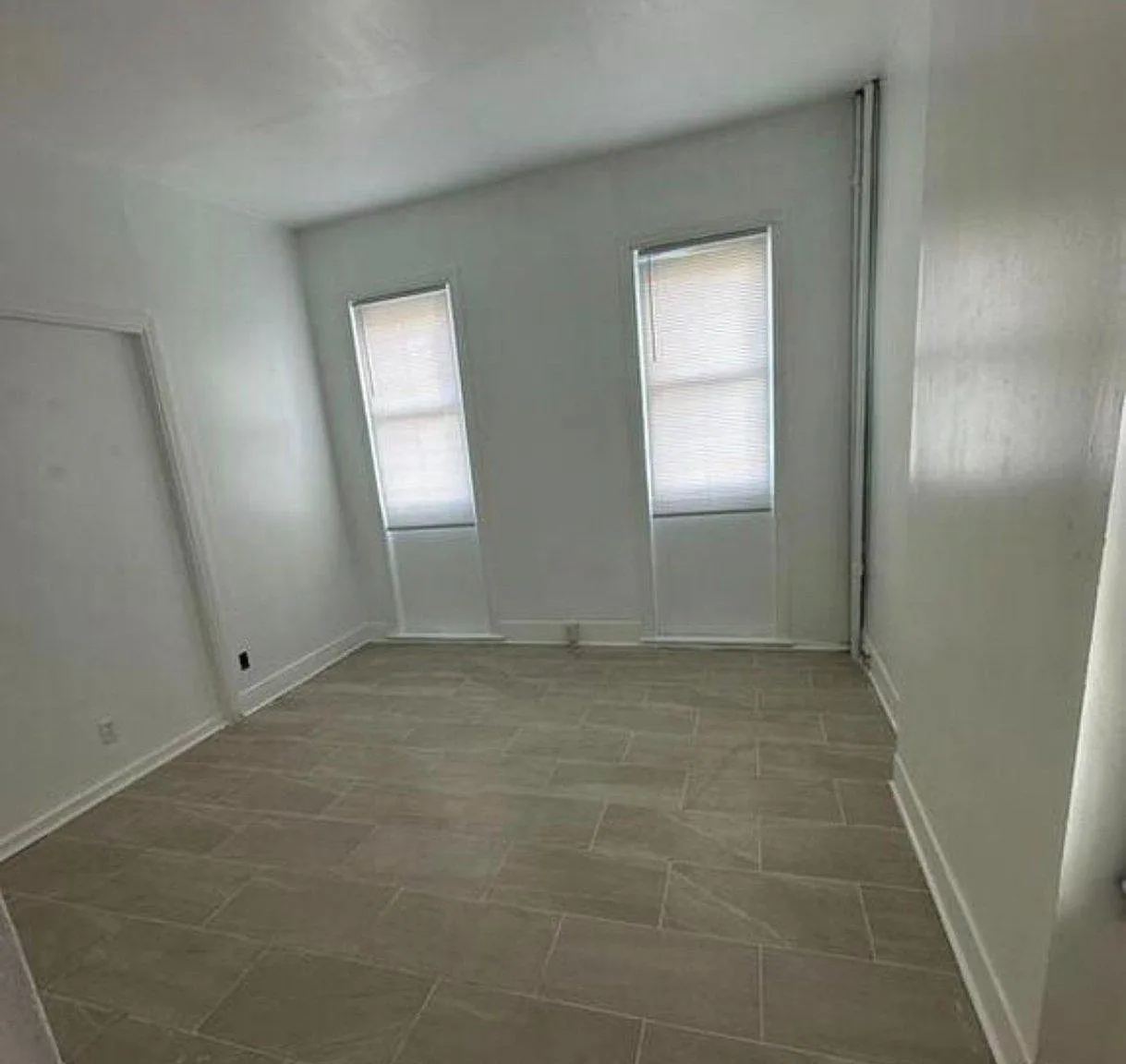 4 bed, 1.0 bath, 2920 sqft, $2,400 — Photo 3