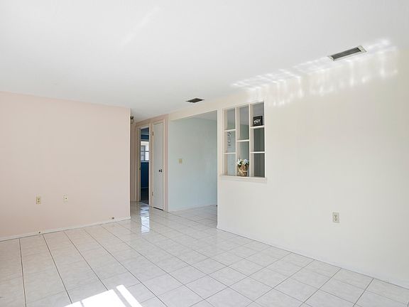 4th image of 1200 Rushmore Dr