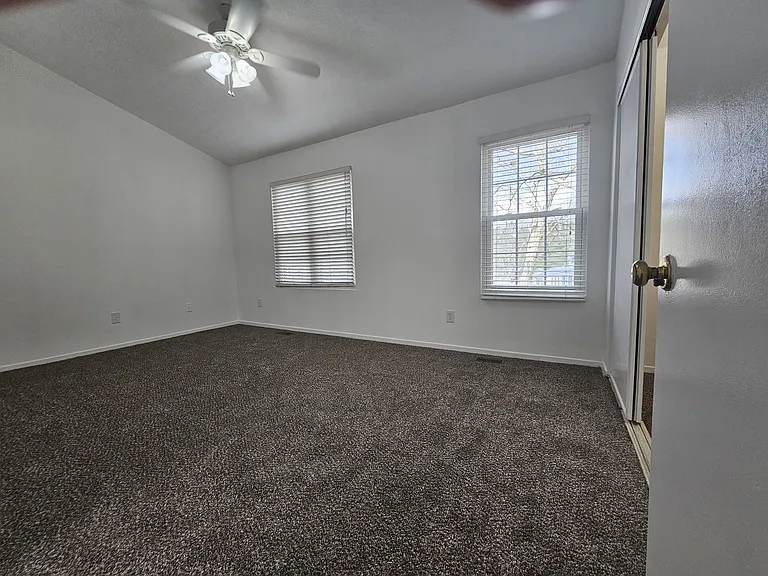 2401 Queen Anne Ct — Photo 15