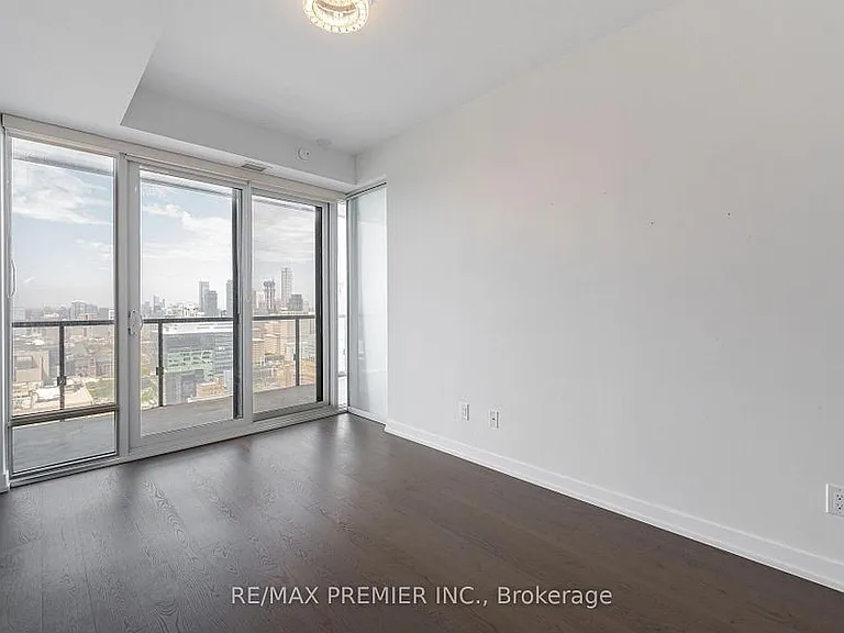 488 University Ave #3201 — Photo 8