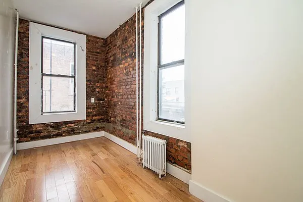 Rented by EXR | media 9