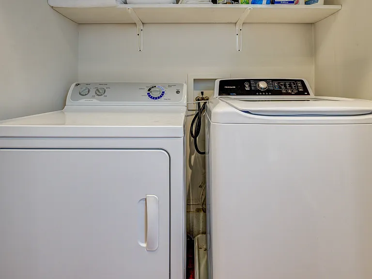 Full size in unit washer and dryer
