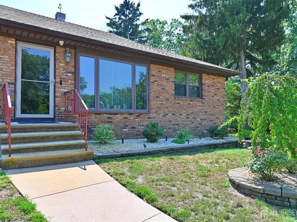 20 Pendleton Pl, Old Bridge, NJ 08857