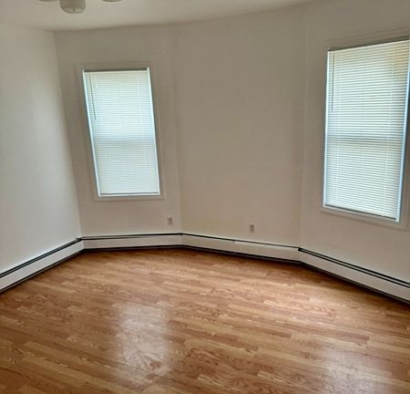 3rd image of 47 Hilton St Floor 2
