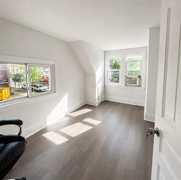 272 McKay Ave — Photo 10