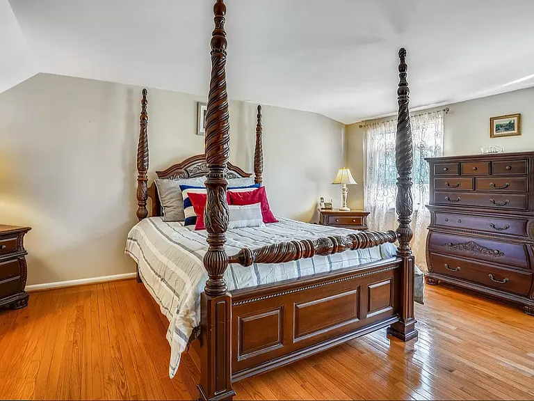 13714 Mayfair Ct — Photo 4