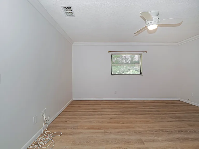 400 18th St #D6 — Photo 12