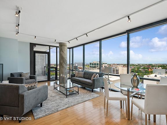 4th image of 860 W Blackhawk St Unit 1005