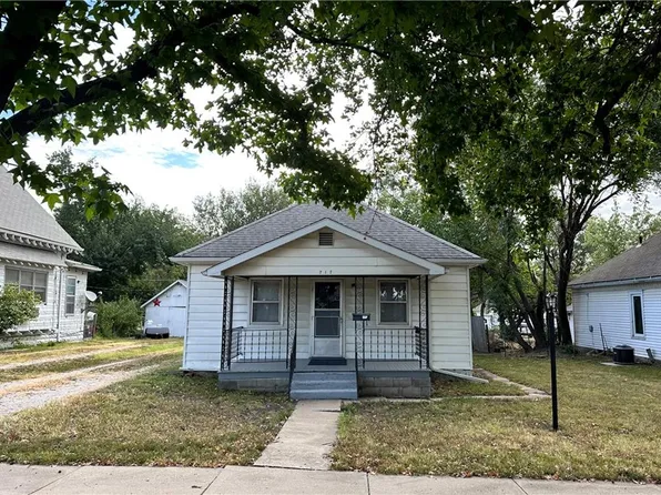 717 N Cedar St, Ottawa, KS 66067