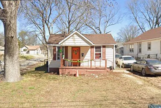 3 bed, $1,050 — Photo 1