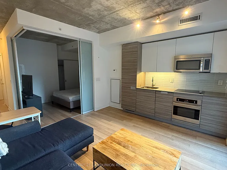 210 Simcoe St #712 — Photo 2