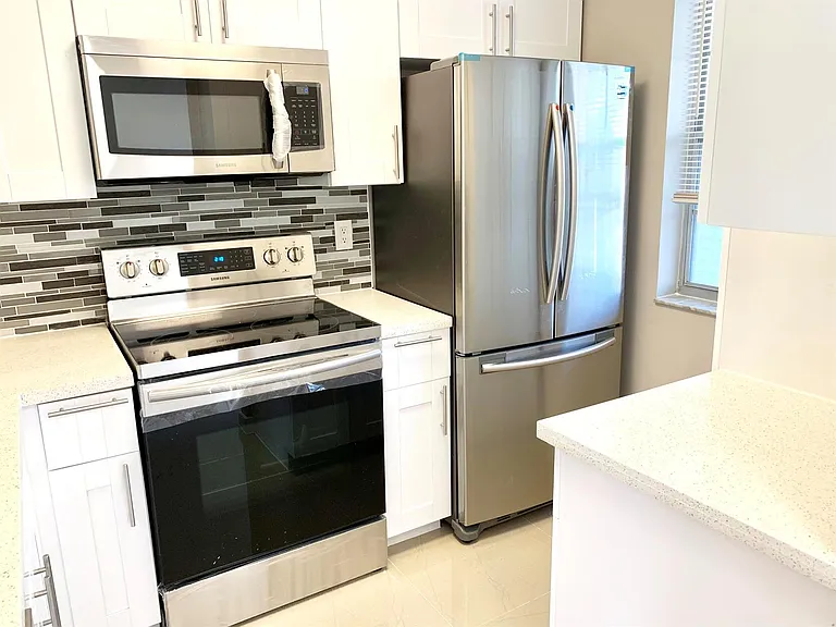 2750 Forest Hills Blvd #208 — Photo 5