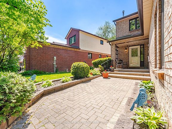 3rd image of 31 Parkette Dr