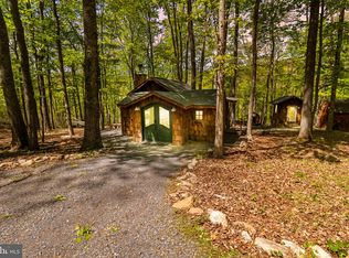 326 Preacher Ln, Great Cacapon, WV 25422