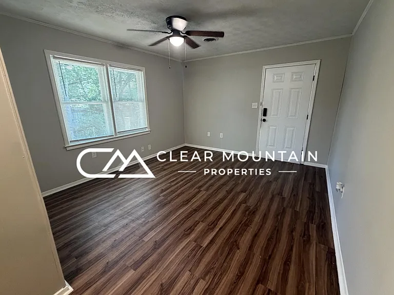 Creekside Apartments — Photo 10