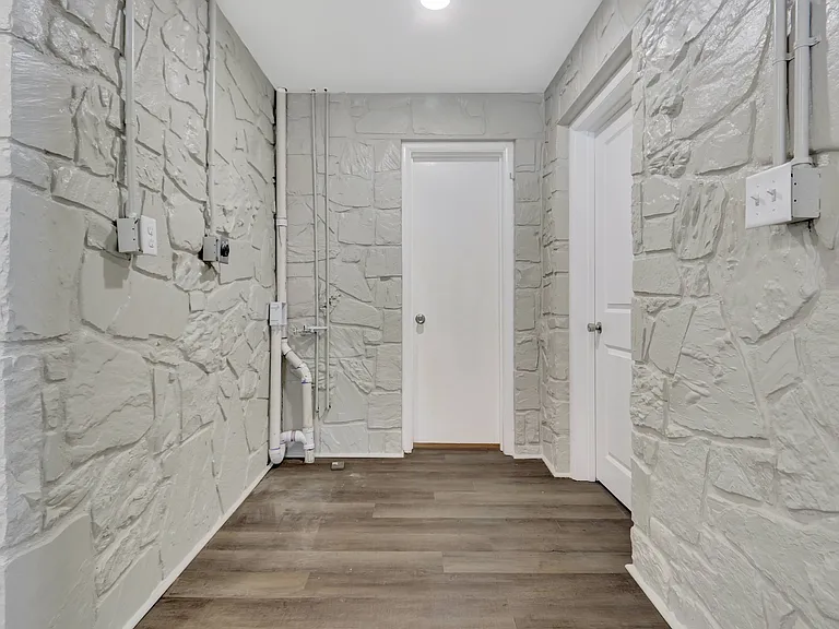 2751 Malvern Ave — Photo 30