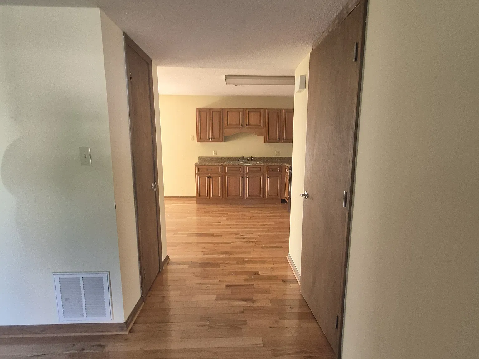 3 bed, 1.5 bath, 1230 sqft, $1,295 — Photo 4