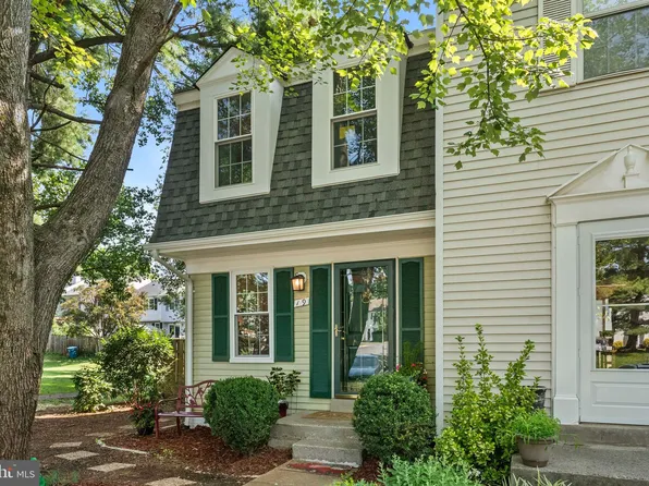 19 Dulany Ct, Sterling, VA 20165