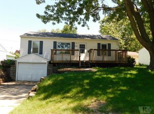 712 E 20th St S, Newton, IA 50208
