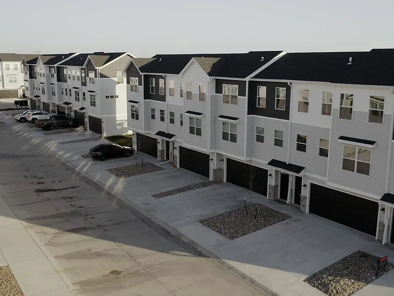 Northpointe Townhomes — Photo 2