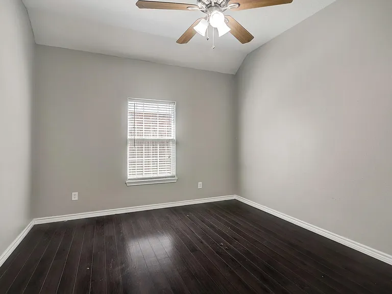 2707 Lake Breeze Ln — Photo 7