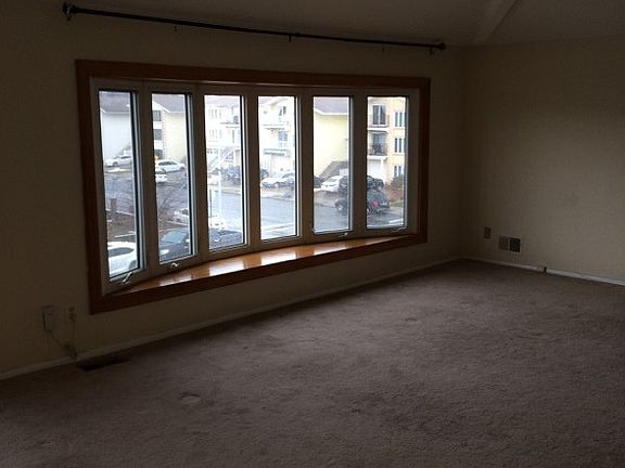 2nd image of 425 Jefferson Ave #2