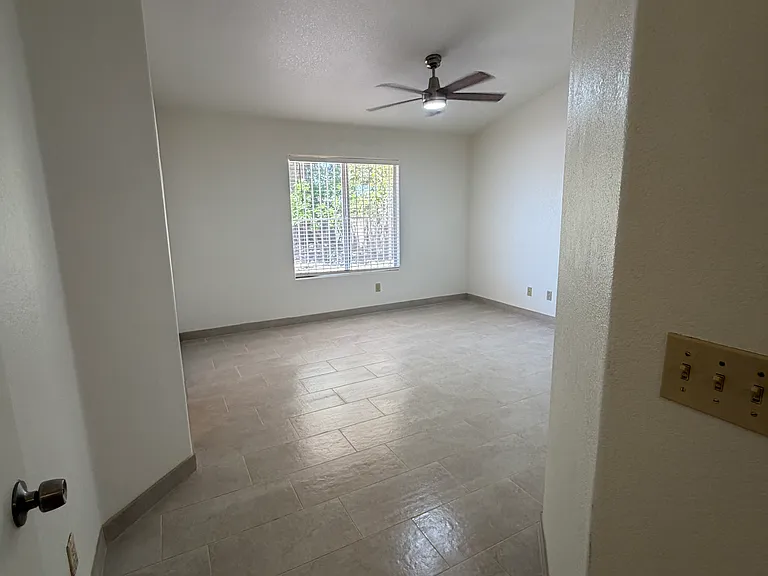 2534 S Perillo Dr — Photo 34