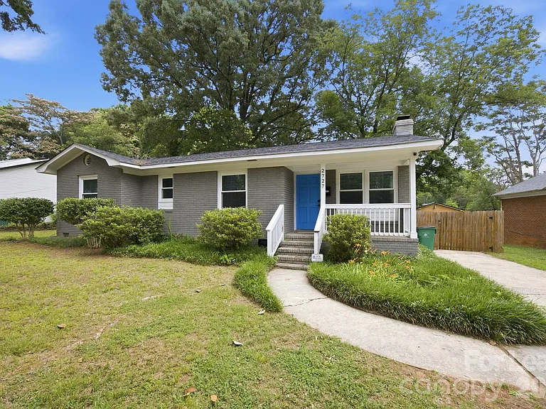 2727 Springway Dr — Photo 2