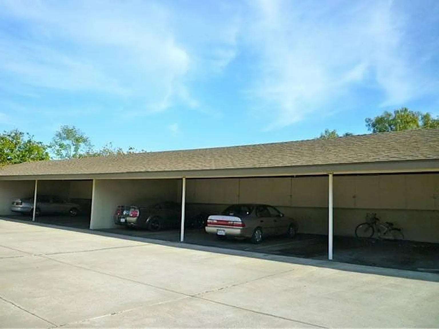 4700 Dexter Drive Apartments and Townhouses — Photo 4
