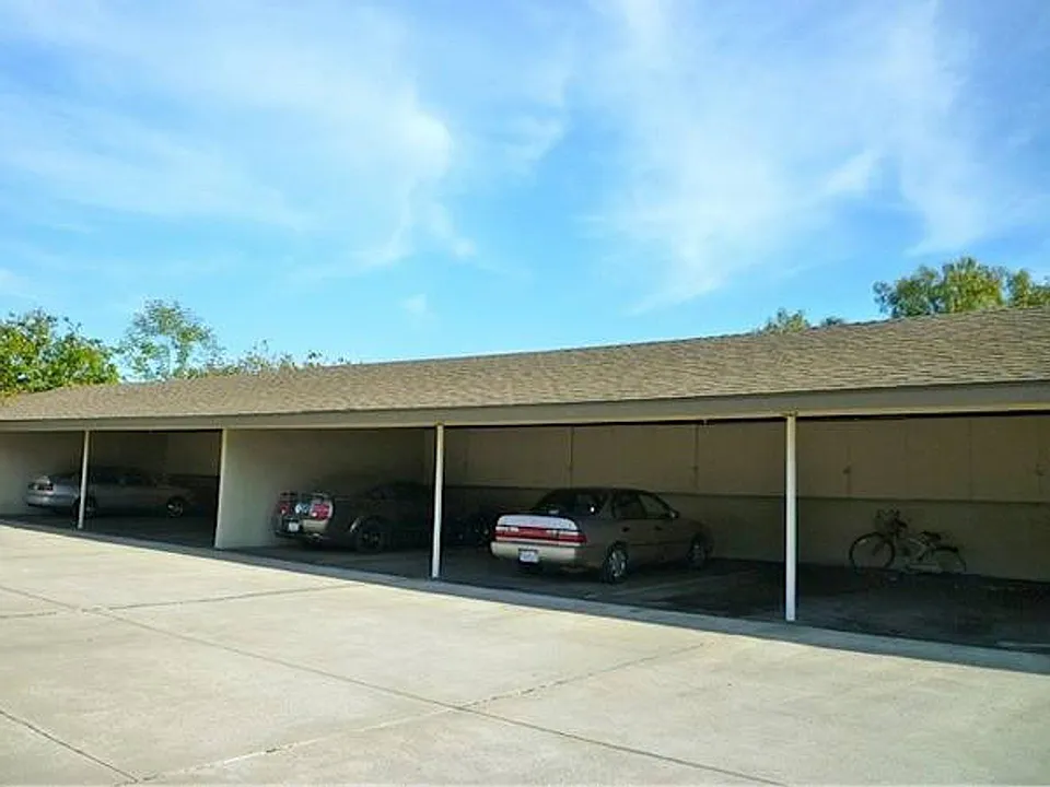 Building Photo 4