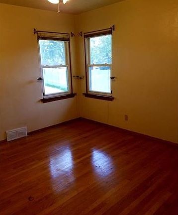 5th image of 673 Leslie Ave