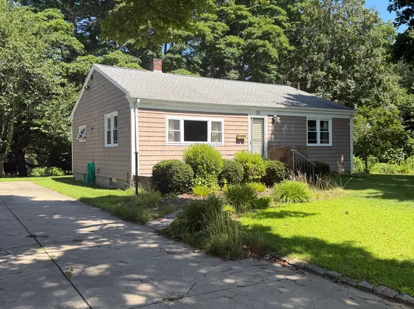 28 Emmett Ave, Dartmouth, MA 02747